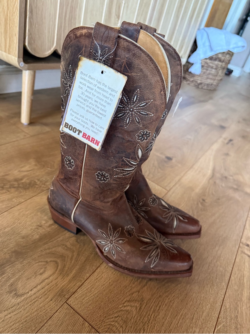 Shyanne Brown Floral Embroidered Western boots - Picture 3 of 7